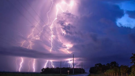 Most Amazing Lightning Strikes From around The World Photo Book