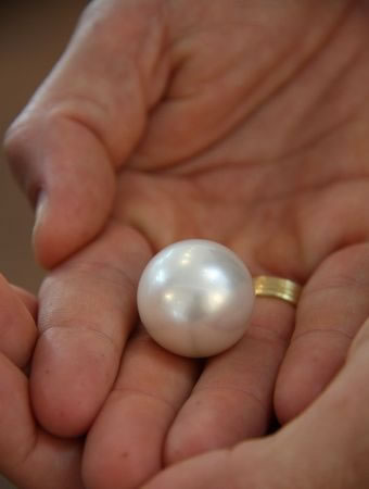 You Will Not Believe How Big This World Record Pearl Is